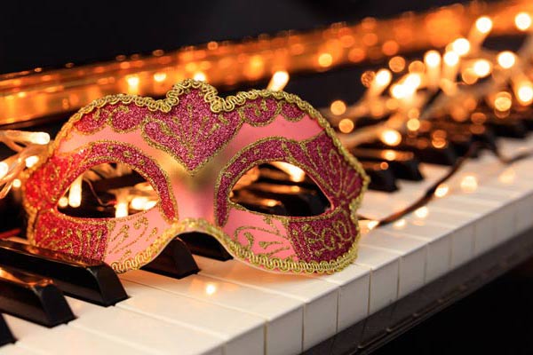 playy Fasching am Klavier