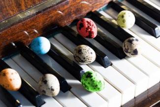 playy Ostern am Klavier